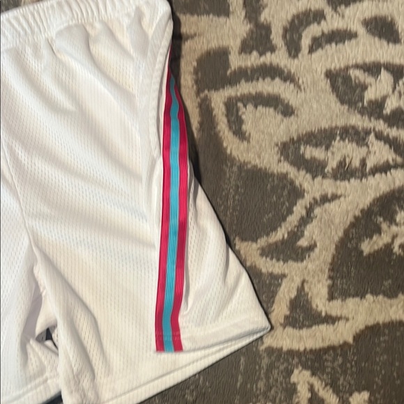 Crown & Ivy White Athletic Shorts with Elastic Waistband - Picture 2 of 4